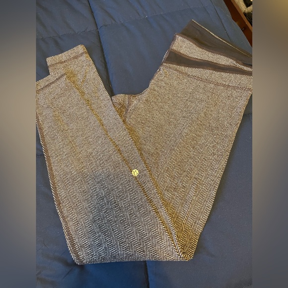 Lululemon patterned leggings. Brown. Worn once - Picture 1 of 4